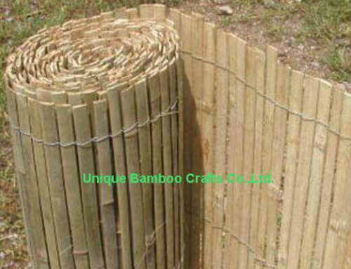 Decorative split bamboo fence foldable in natural color