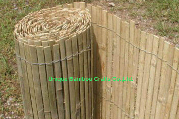 Decorative split bamboo fence foldable in natural color