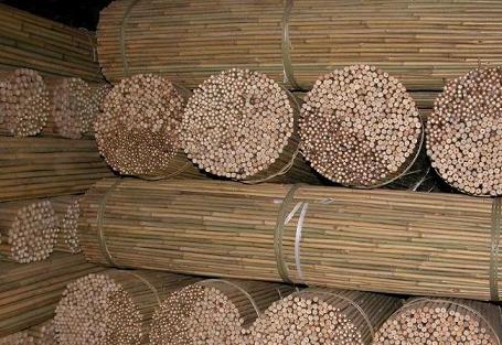 There are 4 wonderful uses of bamboo poles in the yard