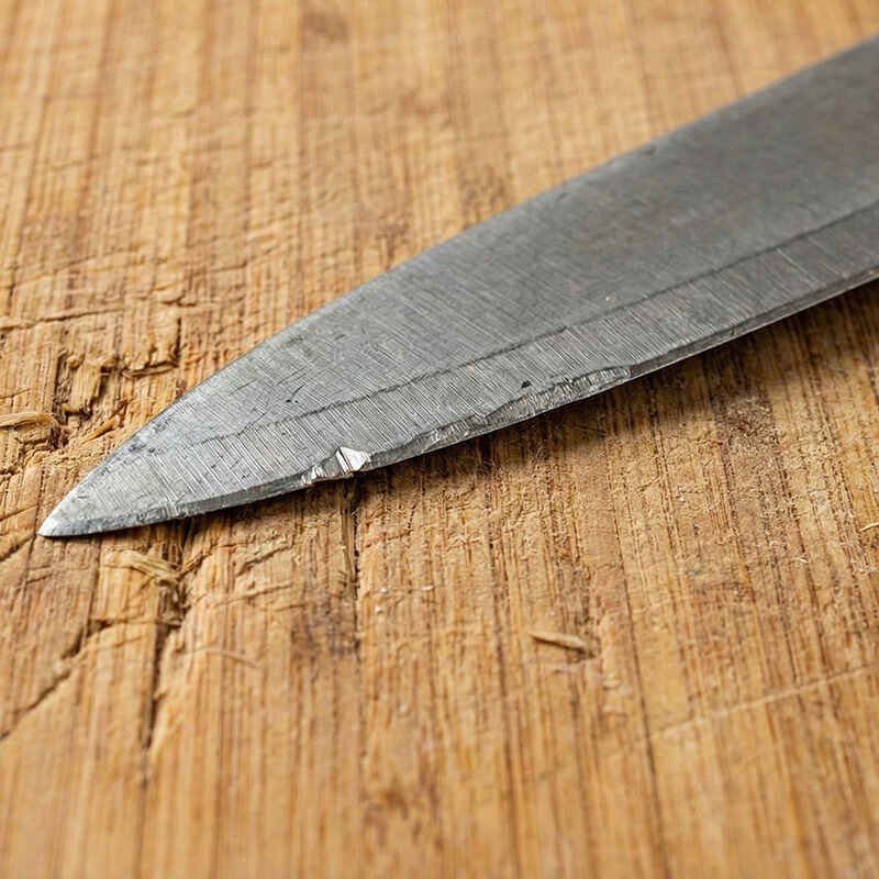 do bamboo cutting boards dull knives